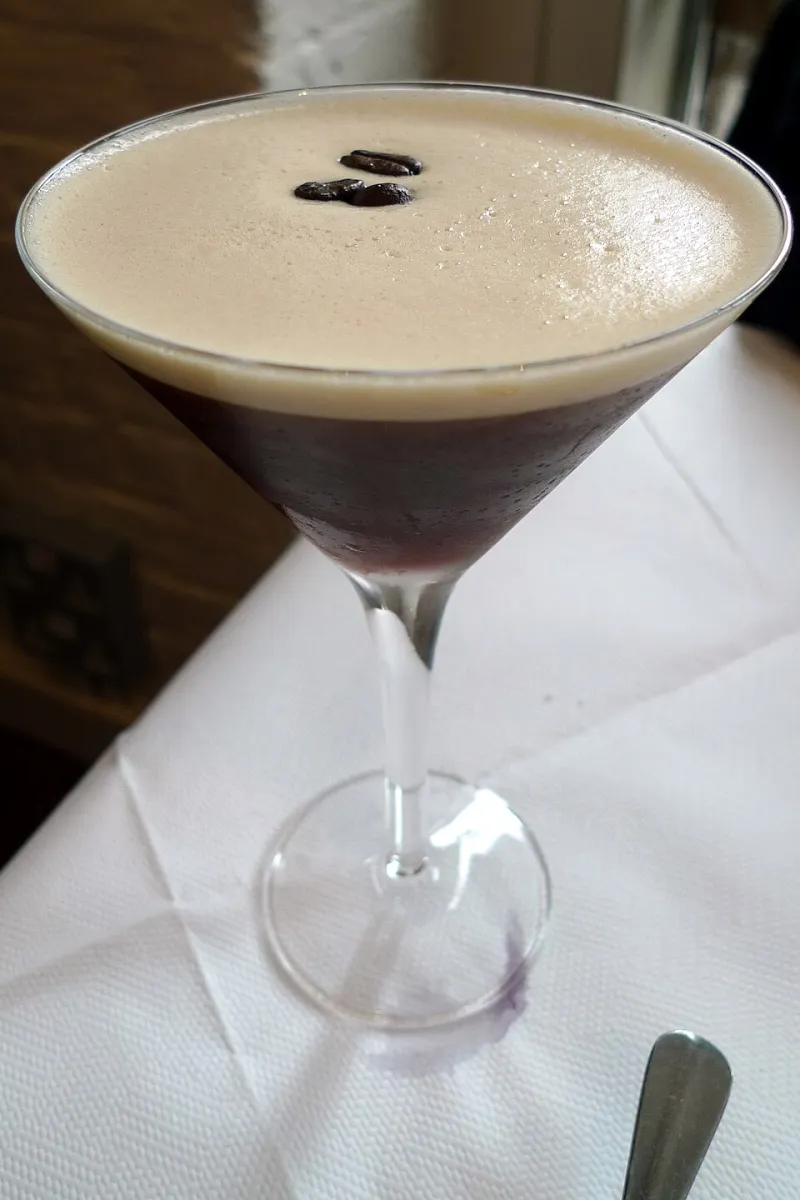 The 9 PM Espresso Problem: What American Cafés Are Getting Wrong After Sundown