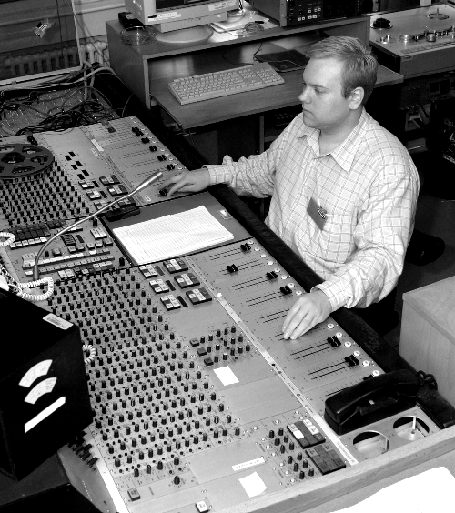 Plugged In and Poured Up: The Rise of the Technical Pro in Live Café Spaces